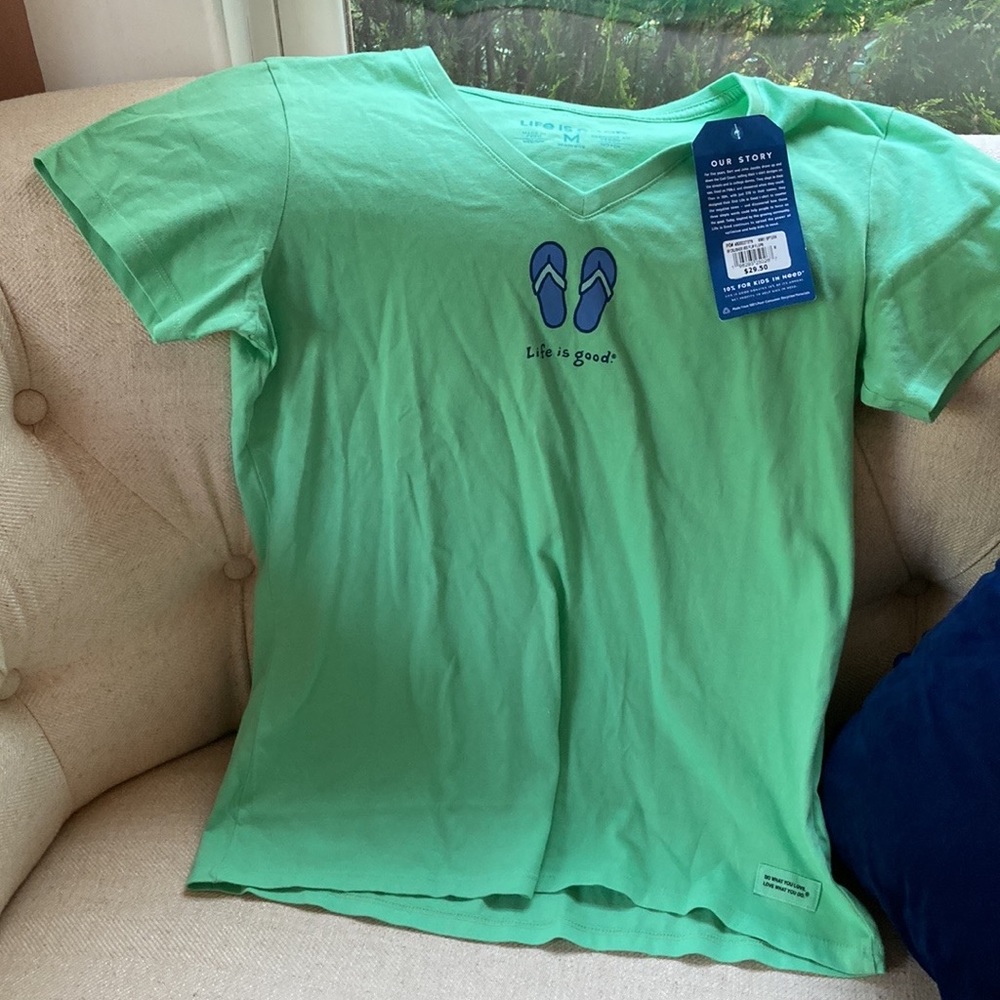 The brand is Life is good, the size: m, and the condition: new.